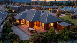 16 Mt Isobel Place