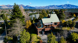 90 Chalet Crescent