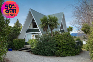 9 Chalet Crescent