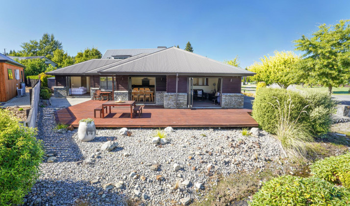 16 Rutherford Crescent